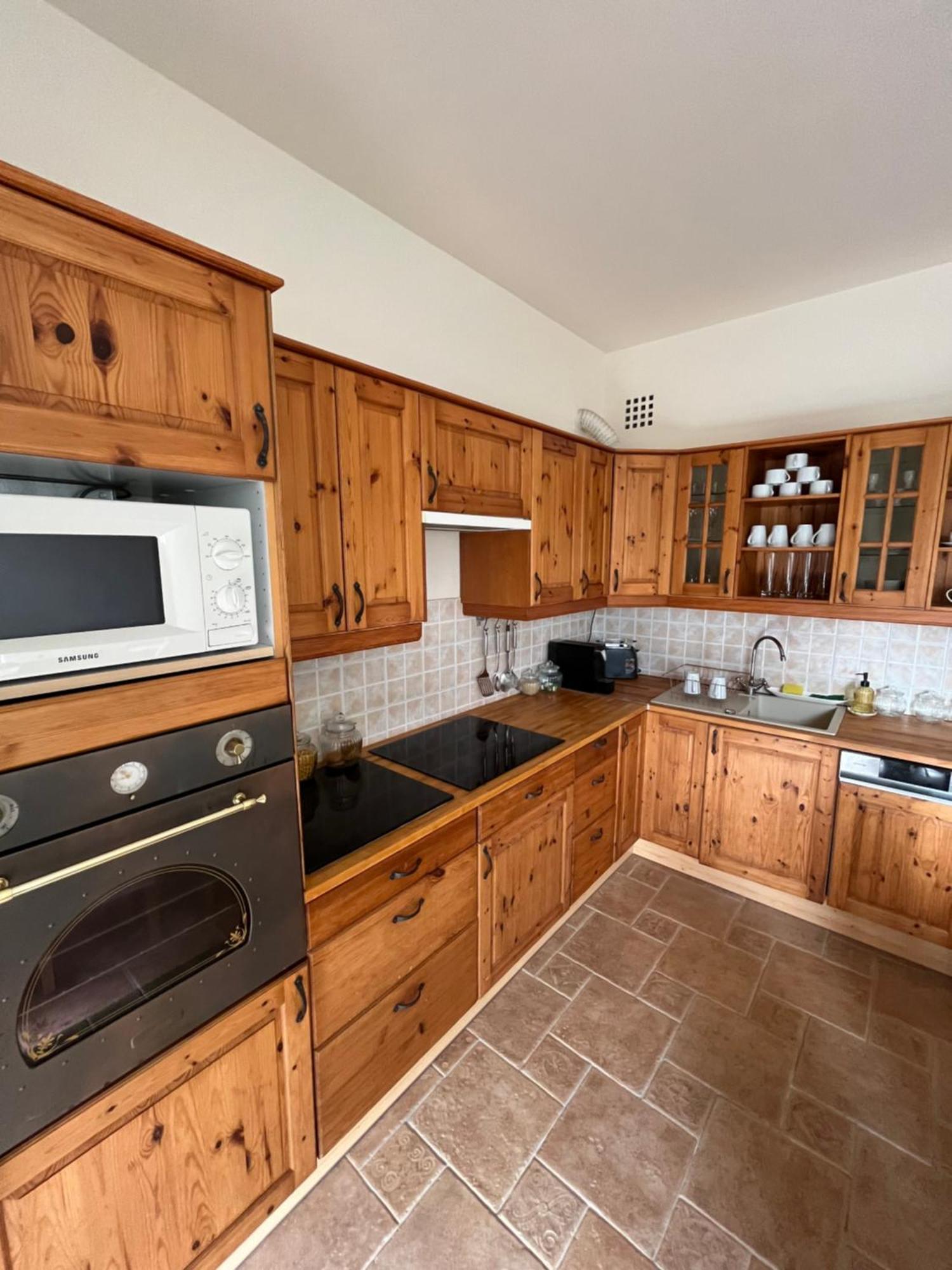 Kiraly Csaladi Apartman- Royal Family #freegarage Apartamento Budapeste