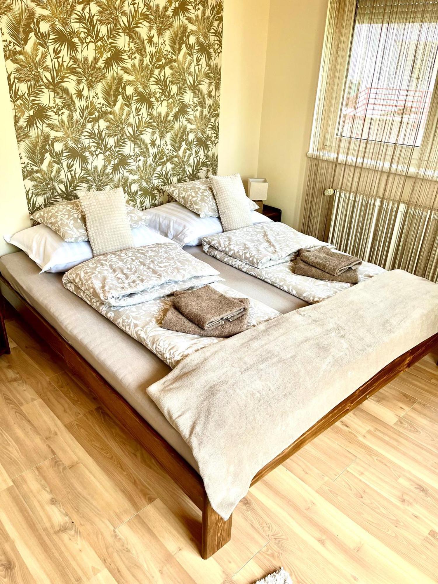 Kiraly Csaladi Apartman- Royal Family #freegarage Budapeste