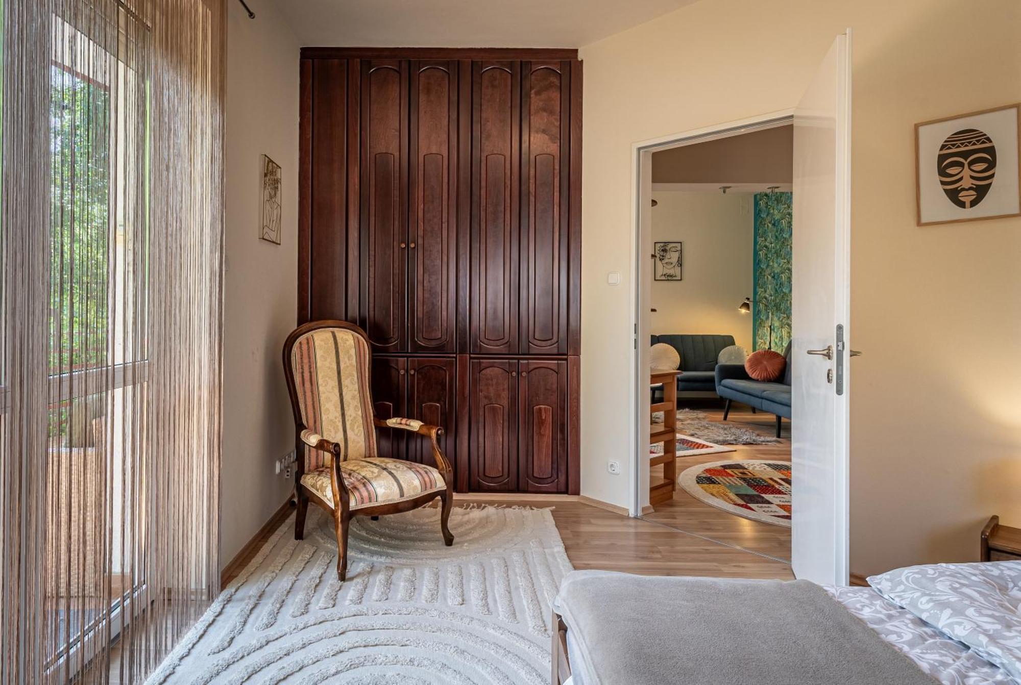 Apartament Kiraly Csaladi Apartman- Royal Family #freegarage