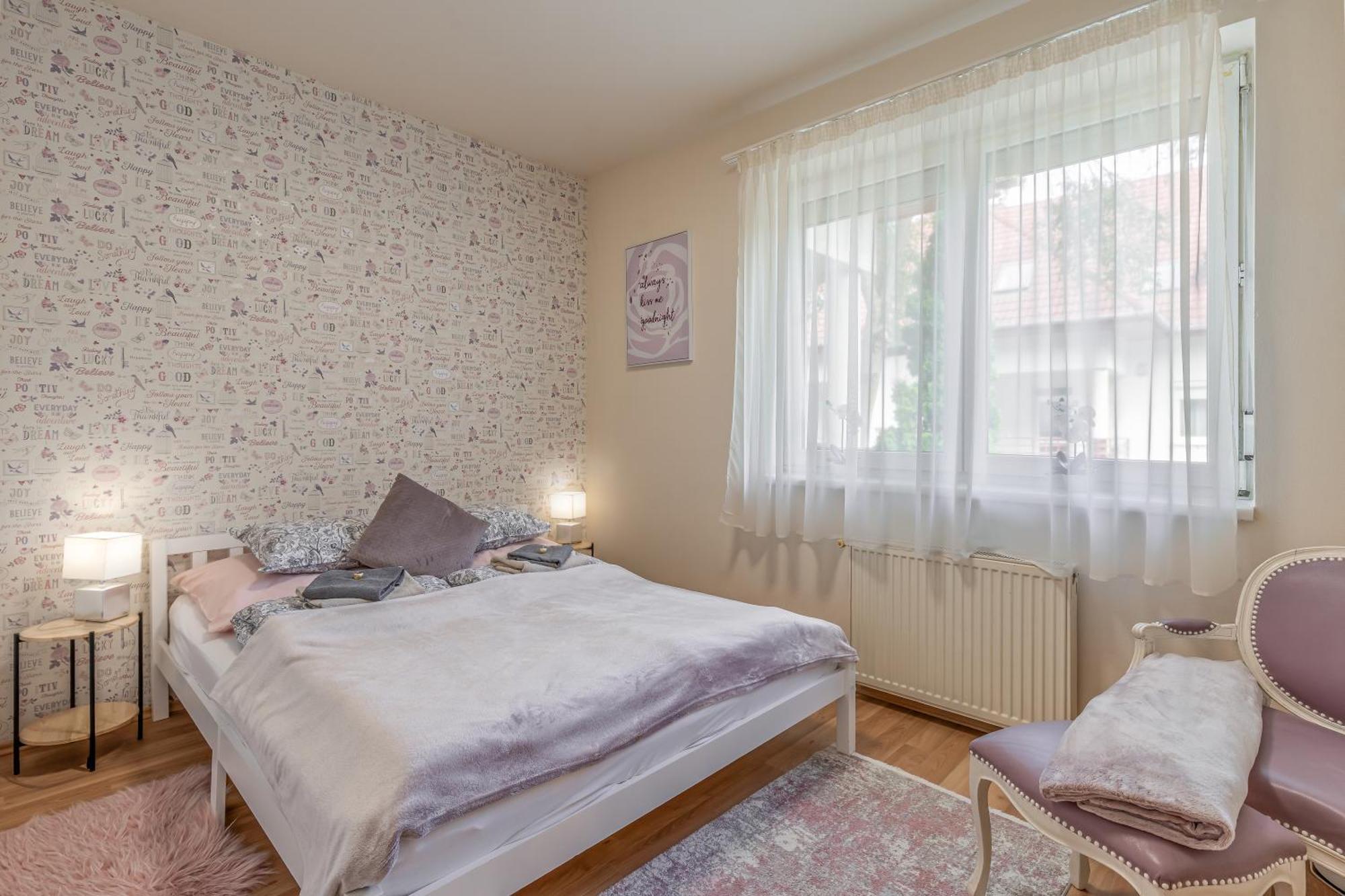Kiraly Csaladi Apartman- Royal Family #freegarage Apartamento Budapeste