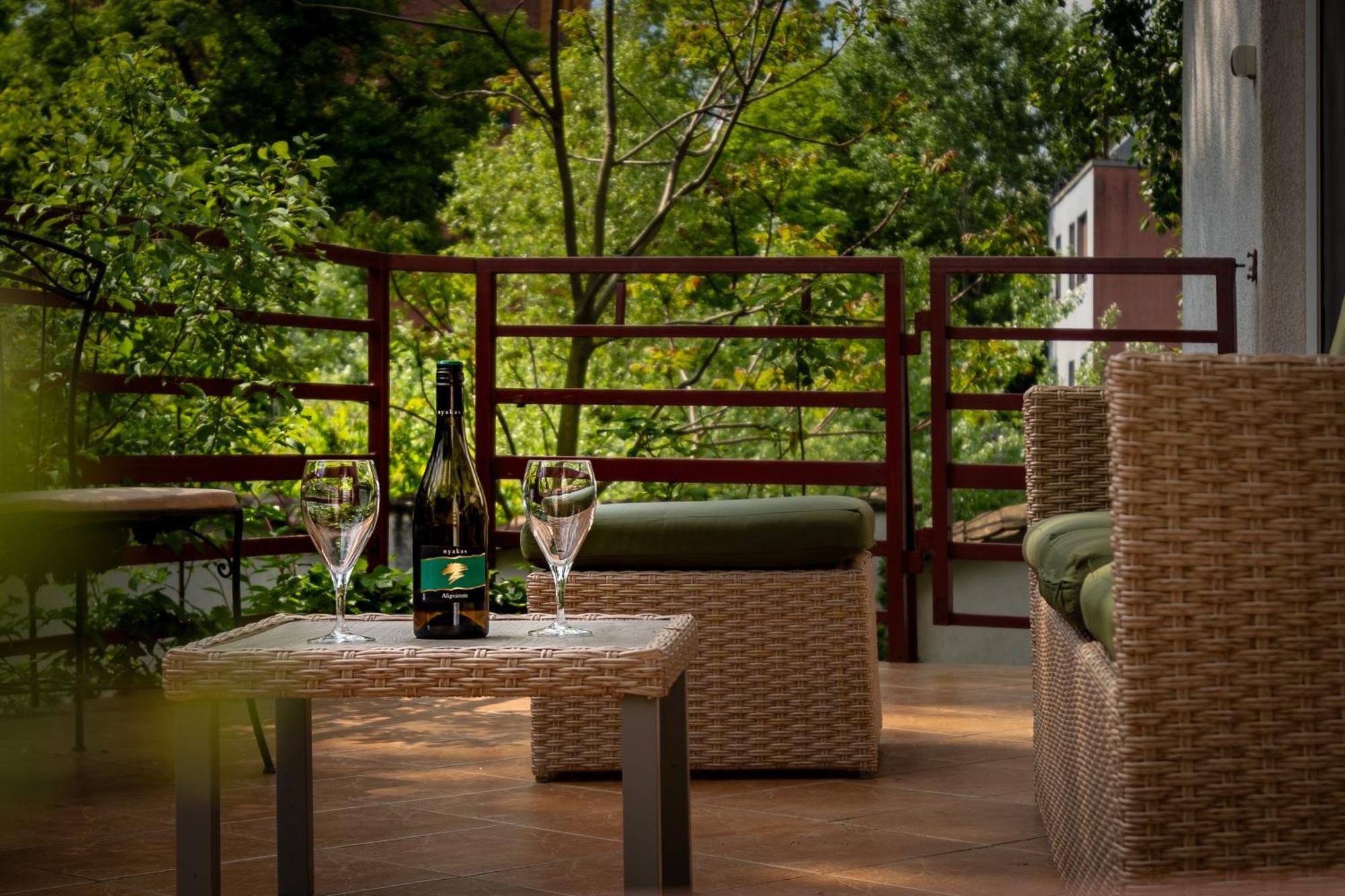 Kiraly Csaladi Apartman- Royal Family #freegarage * Budapeste